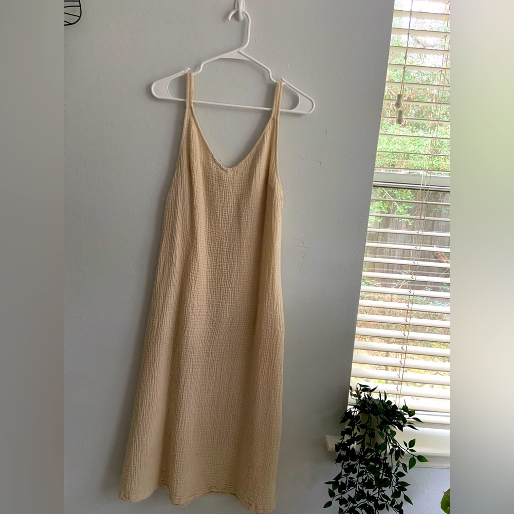 Rope Hancer
shirred front
Asymmetrical cut skirt
Tasted